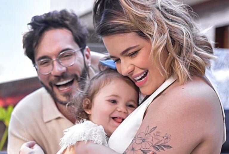 Viih Tube volta às redes e chora ao falar sobre Ravi, internado na UTI