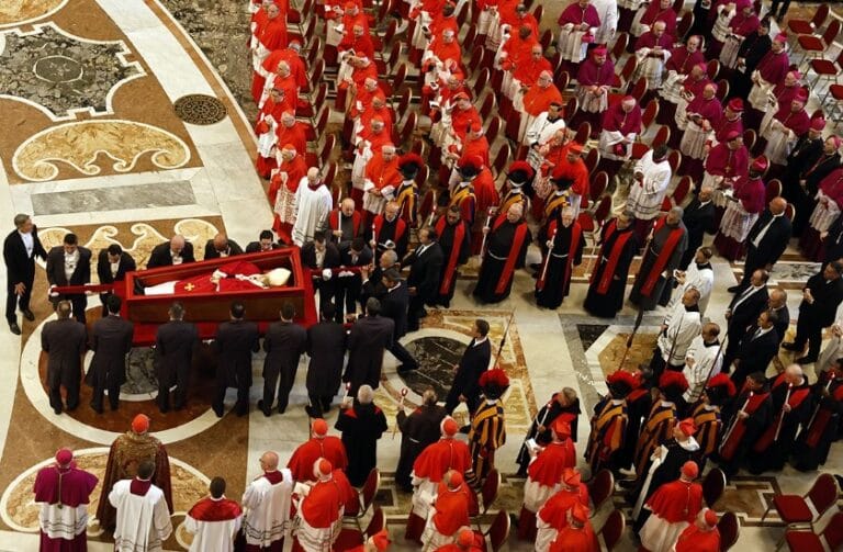 Papa Francisco e os cardeais da Igreja Católica ganham salário? Veja