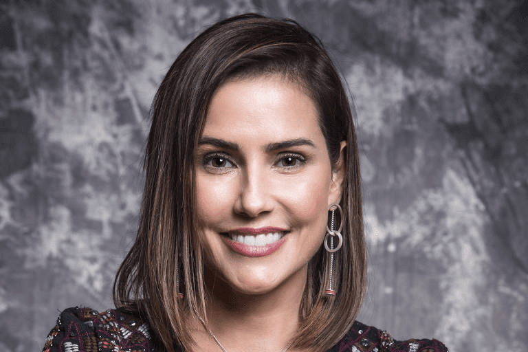 Deborah secco revela ter sido chamada de feia por atriz da globo no início da carreira
