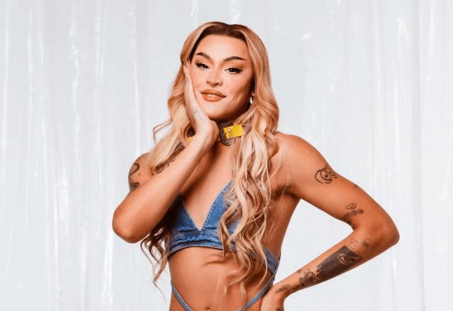 Fã puxa lace de Pabllo Vittar e artista reage com tapa durante show em Recife
