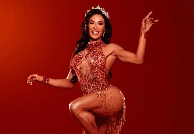 Gracyanne barbosa é coroada rainha de bateria da união da ilha