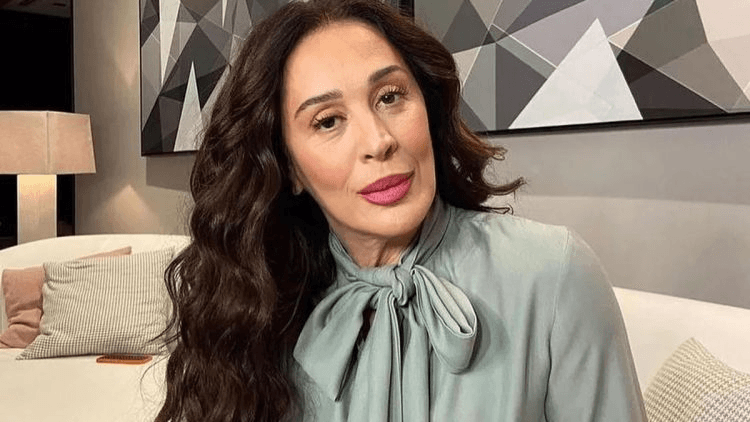 Claudia Raia revela uso de caneta emagrecedora após gravidez e menopausa.
