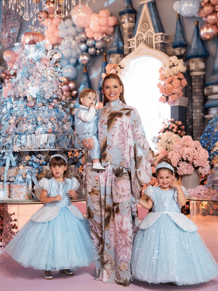 Virginia Fonseca aparece com Maria Flor em Dia de festa da Filha