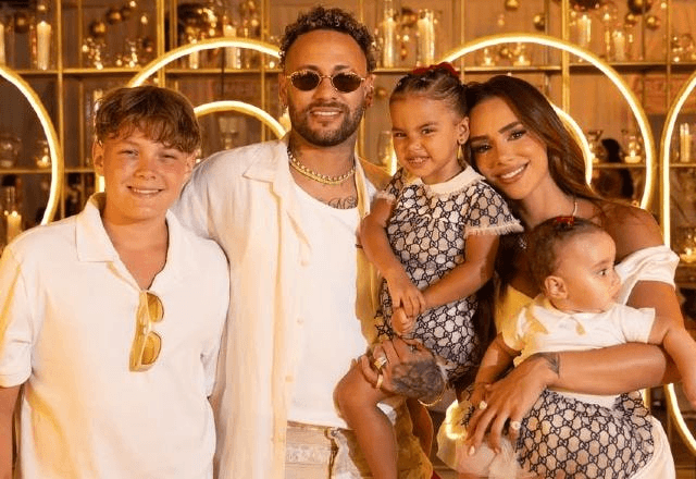 Neymar Jr. Celebra Réveillon com Luxo e Família em Mansão