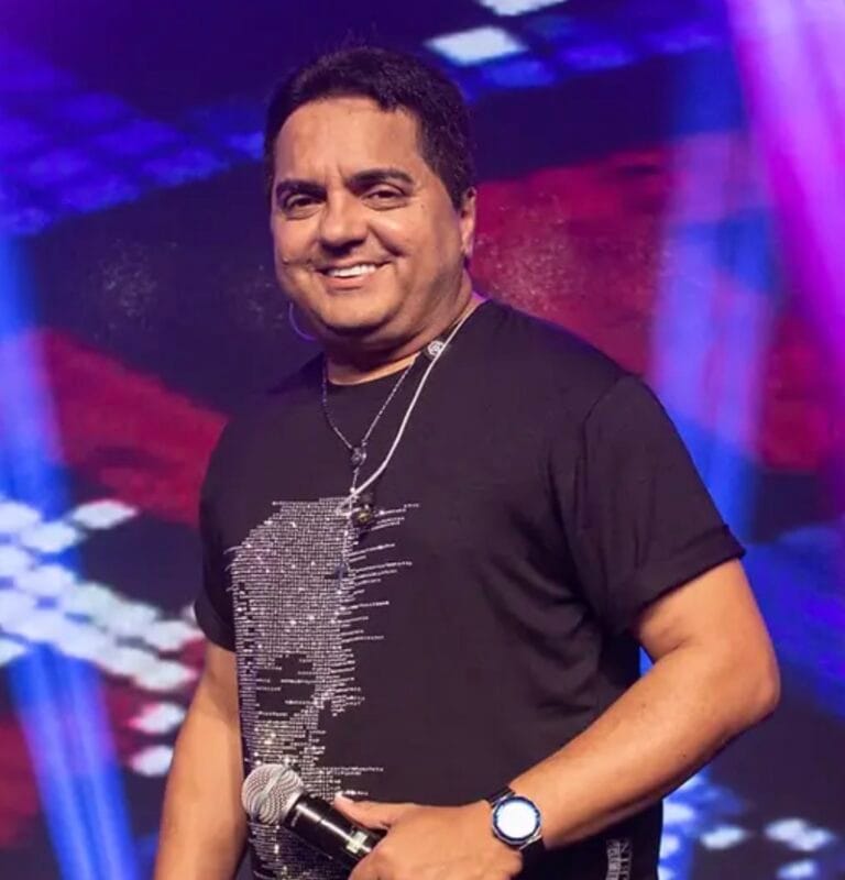 Cantor Lairton é internado e passará por cateterismo de urgência