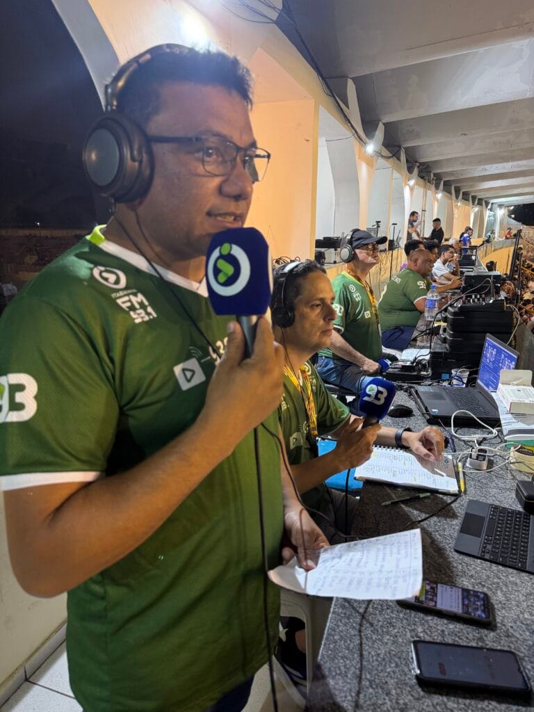 Vitória tricolor no clássico!