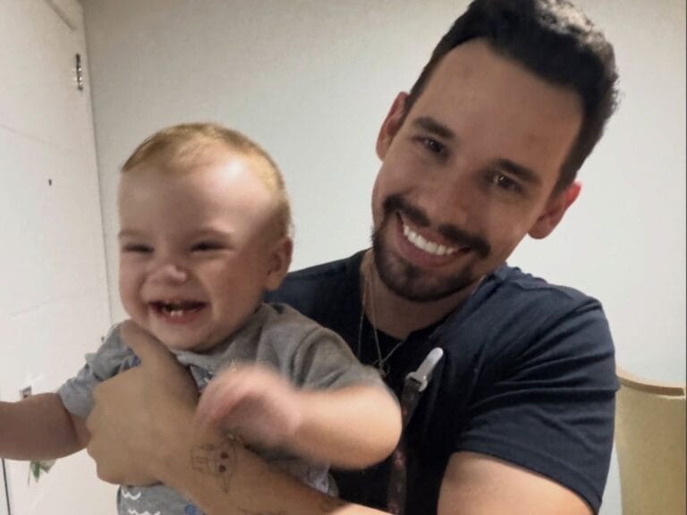 Viúvo de Isabel Veloso registra primeiros passos do filho Arthur