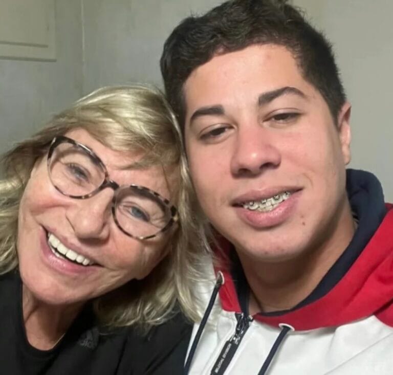 Amor sem idade: Mãe de Eliana assume namoro com influenciador aos 86 anos e agita a web