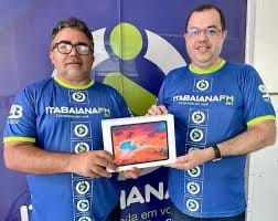 Pesquisas apontam que 80% dos brasileiros ouvem rádio regularmente; credibilidade e adaptação tecnológica são os pilares desse sucesso.