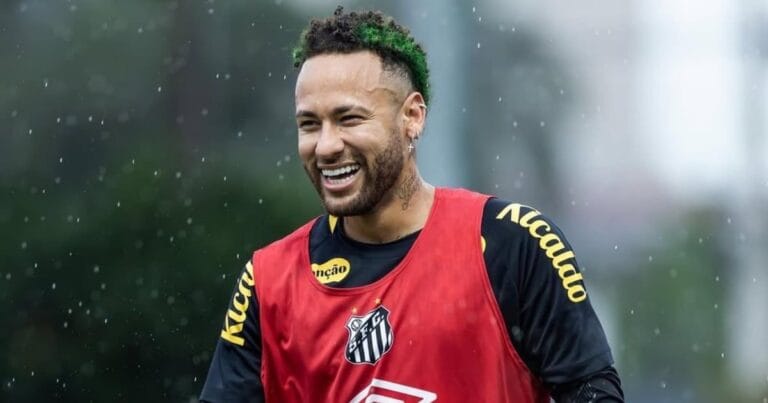 Neymar volta a interagir com modelos nas redes sociais e justifica: “Foi sem querer”
