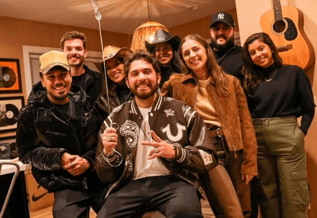 Gustavo Mioto celebra 29 anos com festa exclusiva em Nashville durante projeto internacional