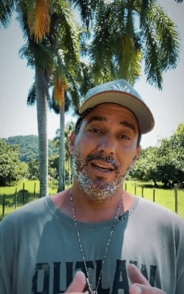 André Marques celebra dois anos sem cigarro e faz desabafo emocionante: “Não é fácil”