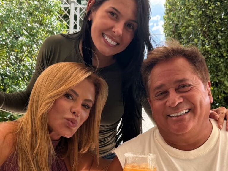 Ana Castela visita família de Zé Felipe e maquia Maria Flor em Goiânia