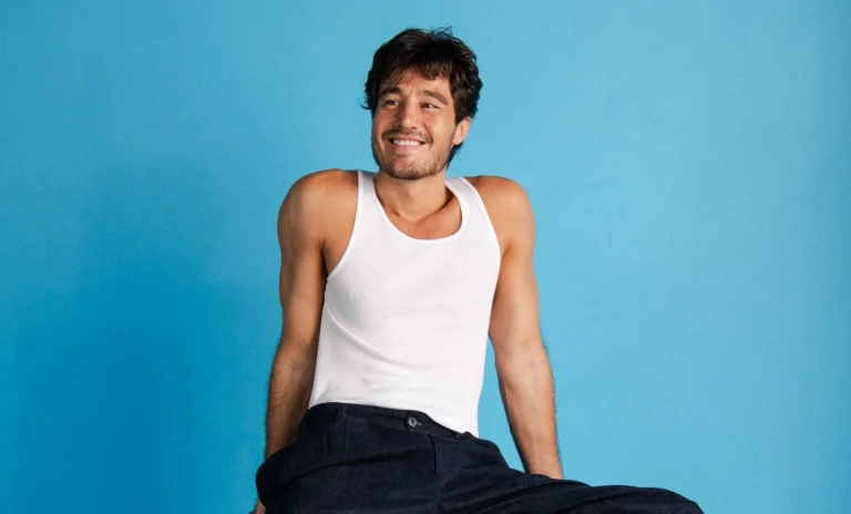 Tiago Iorc aponta cinco álbuns que marcaram sua carreira ao celebrar 10 anos de “Troco Likes”