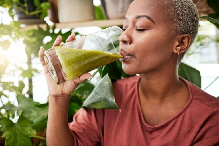 8 sucos detox indicados para diminuir o inchaço abdominal e auxiliar na perda de peso