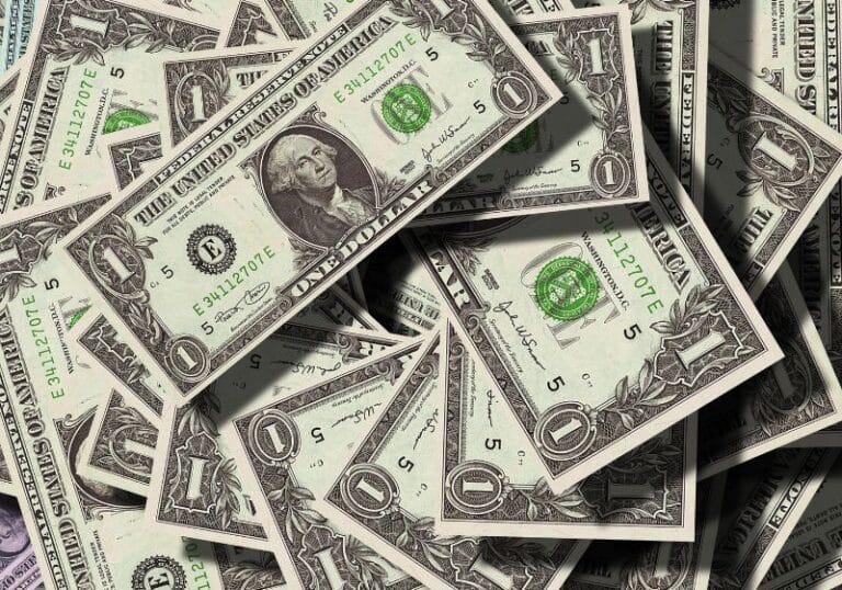 Dólar recua a R$ 5,10 após cessar-fogo no Irã e atinge menor valor desde maio de 2024