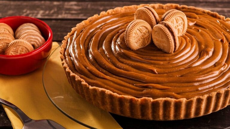Receita de torta de doce de leite com coco combina crocância e cremosidade