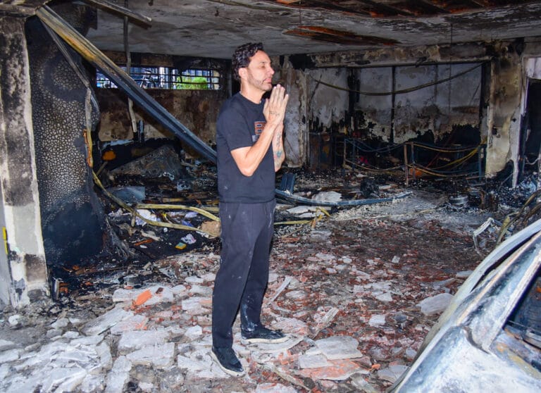 Bíblia de pai de MC Gui fica intacta após incêndio que destruiu casa da família