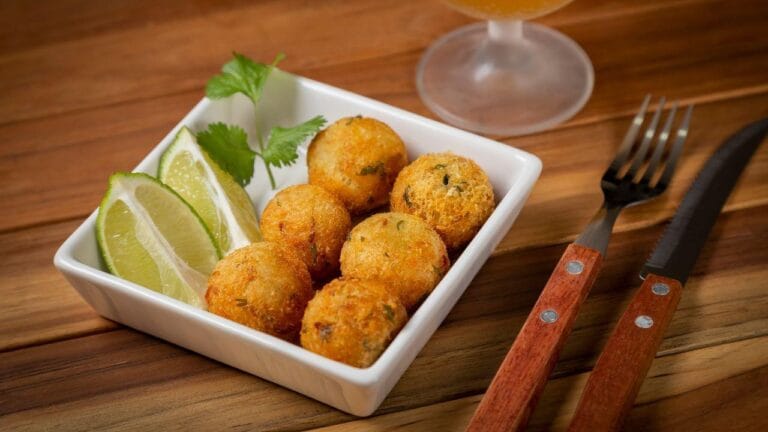 Cinco petiscos de boteco que podem ser feitos na air fryer sem óleo e sem bagunça