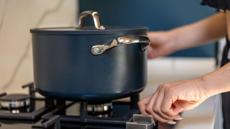 Técnica de calor residual ajuda a economizar gás no preparo de cinco alimentos