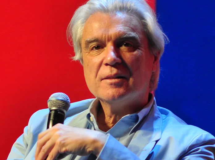 David Byrne diz no Coachella que “amor e bondade” são a atitude mais punk possível
