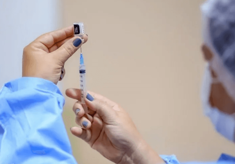 Anvisa libera vacina Arexvy contra bronquite para adultos a partir de 18 anos