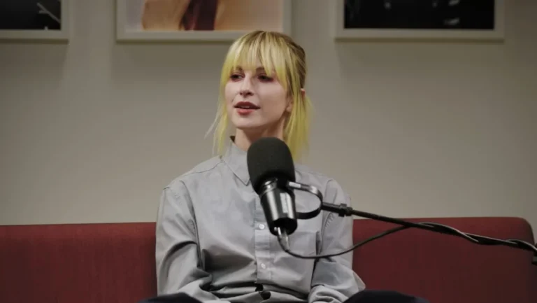 Hayley Williams aponta melhor letra que escreveu e destaca crítica ao racismo no sul dos EUA