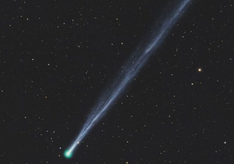 Cometa C/2025 R3 (PanSTARRS) poderá ser observado no Brasil de 18 a 20 de abril