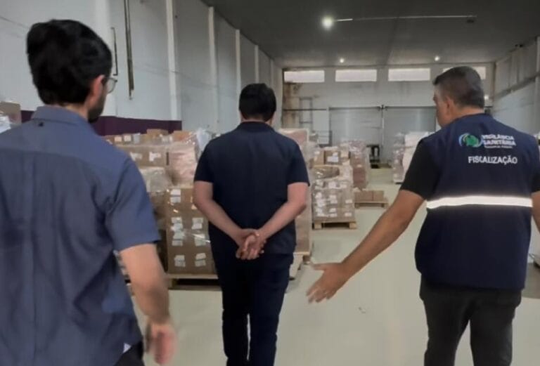 Fiscalização da Vigilância Sanitária fecha depósito com produtos WePink em Anápolis (GO)