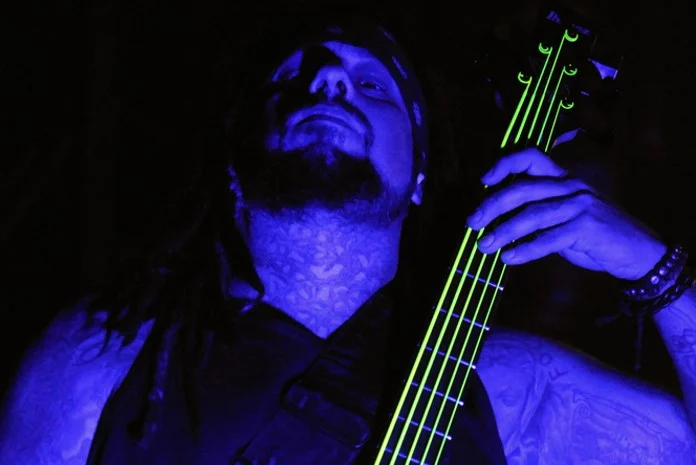 Fieldy revela que deixou o KoRn por recusar a vacina contra a COVID-19