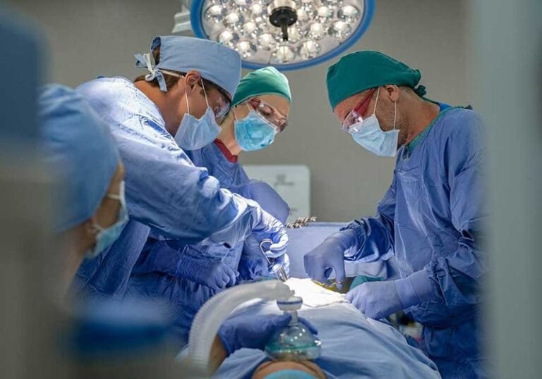 Imunoterapia antes da cirurgia mantém 59% dos pacientes livres do câncer de intestino por quase 3 anos