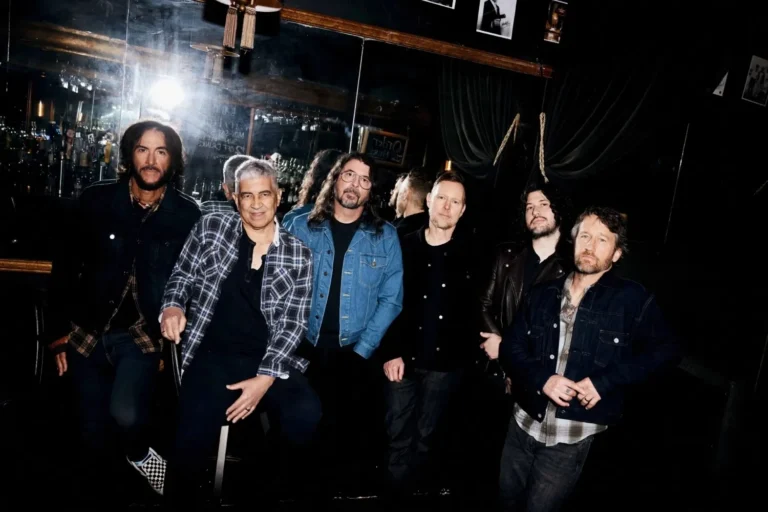 Foo Fighters lança “Your Favorite Toy” com som mais agressivo e novo baterista