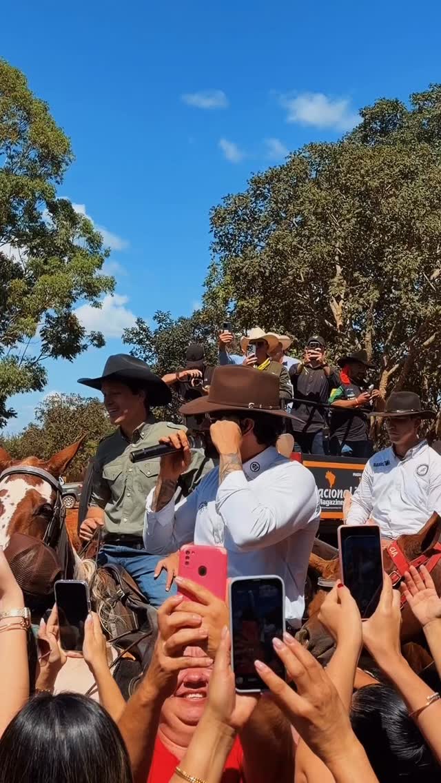Gusttavo Lima lidera a primeira “Cavalgada do Embaixador” em Bela Vista de Goiás