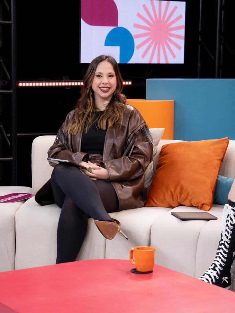 Jojo Todynho responde a críticas de Jenny Prioli sobre maternidade e adoção