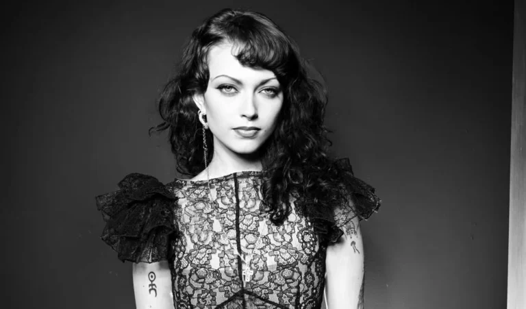Violet Grohl revela cinco vocalistas favoritos e destaca Billie Holiday e Jeff Buckley