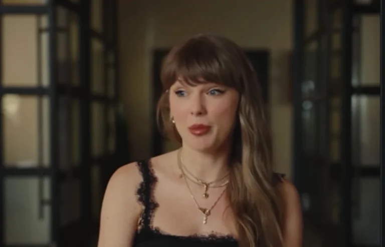 Taylor Swift destaca influência do Emo e exalta letras de Dashboard Confessional e Fall Out Boy