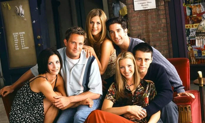 Elenco de “Friends” ainda recebe cerca de US$ 20 milhões por ano em royalties, diz Lisa Kudrow