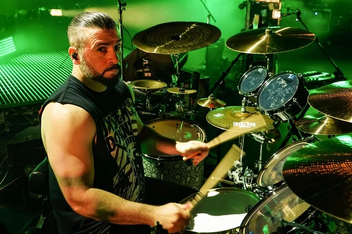 John Dolmayan leva edição exclusiva de HQ ao Brasil e marca sessões de autógrafos em quatro capitais