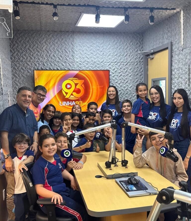 Educação e Comunicação: Alunos da Escola Alternativa visitam estúdios da Itabaiana FM