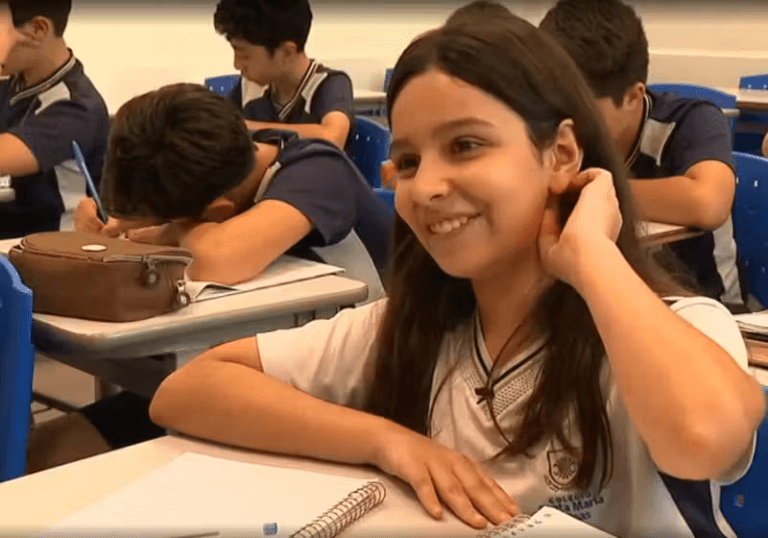 Menina mineira de 11 anos cria fórmula prática para raiz quadrada reconhecida por revista científica