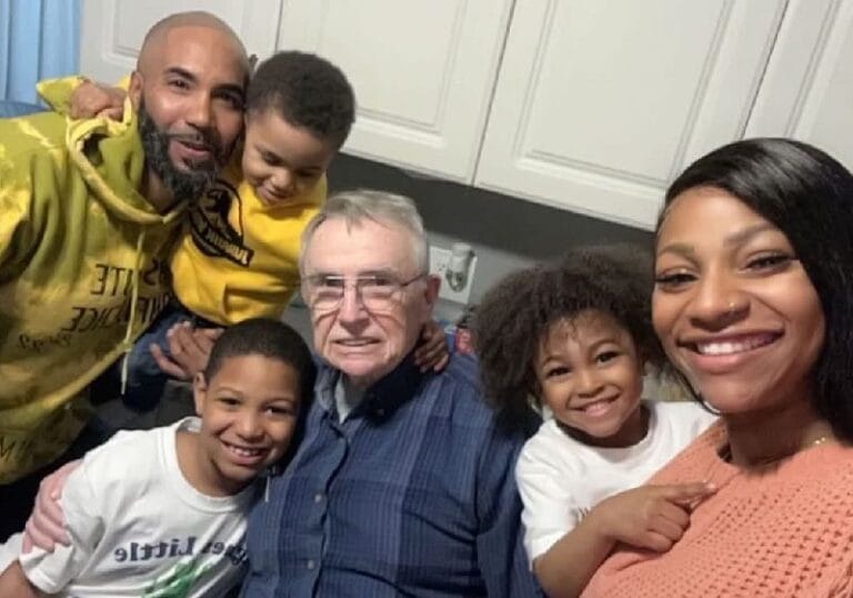 Vizinho de 82 anos é acolhido por família após emprestar escada no Texas