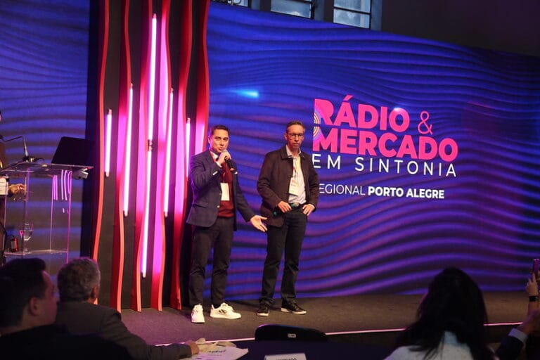ABERT reúne mercado publicitário em Porto Alegre e apresenta dados sobre a expansão do Rádio 3.0