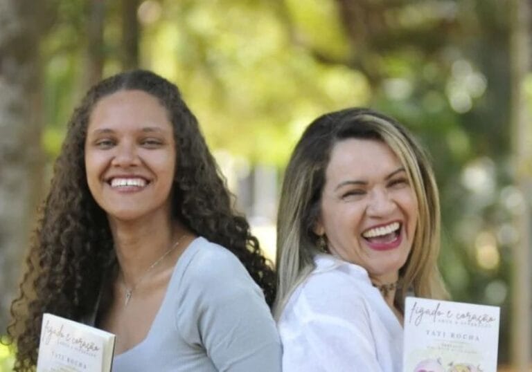 Mãe doa parte do fígado para filha e volta a salvá-la durante câncer; trajetória inspira livro em Brasília