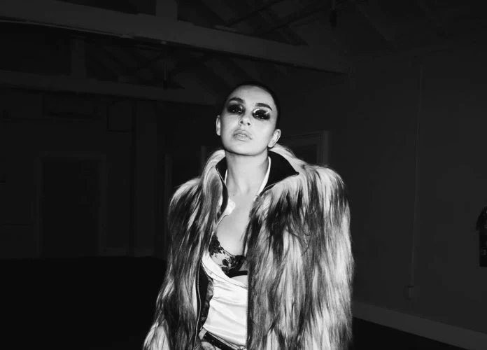 Charli XCX apresenta o single “Rock Music” e inaugura nova fase sonora