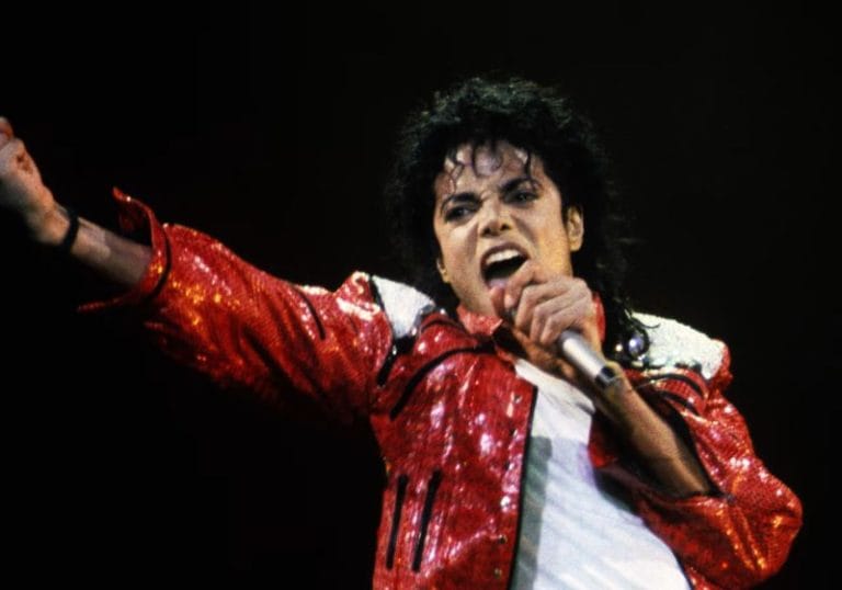 Jornal indiano afirma que Israel ordenou assassinato de Michael Jackson para proteger rede de Jeffrey Epstein