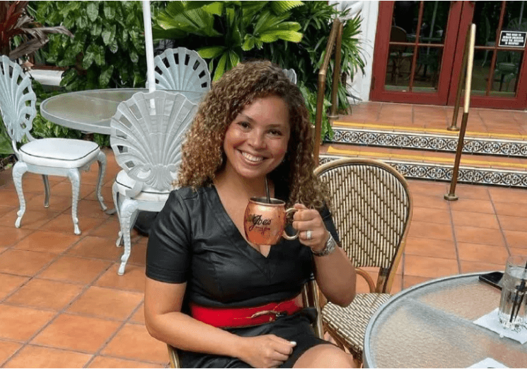 Brasileira garante vaga no MasterChef dos EUA com moqueca de camarão elogiada por Gordon Ramsay