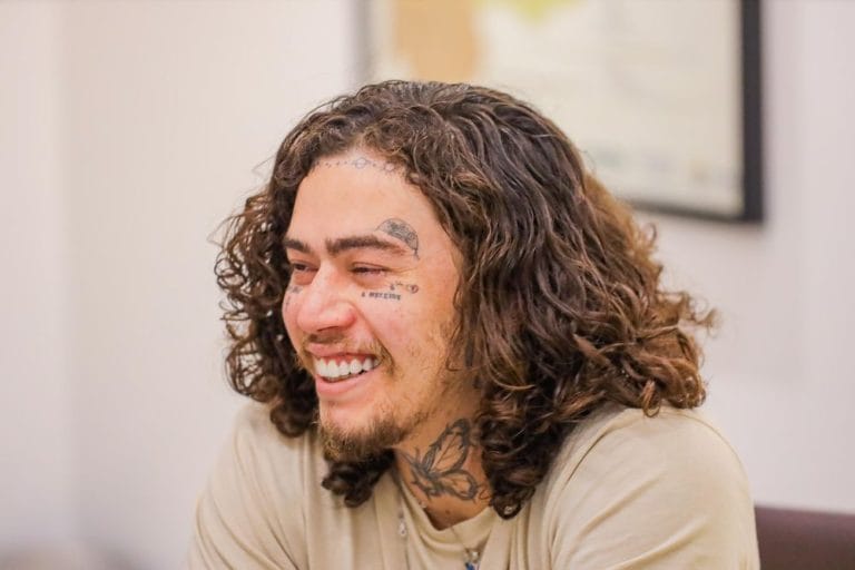 Whindersson Nunes une humor e introspecção em “Isso Definitivamente Não é um Culto” em Ilhéus