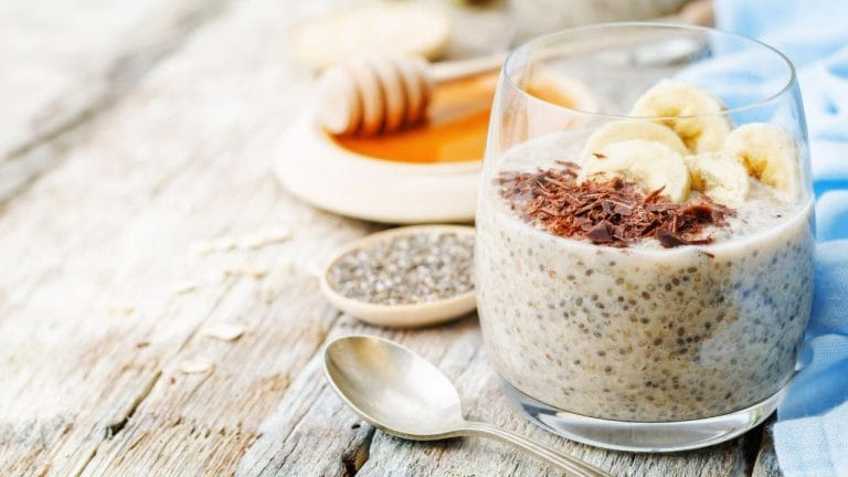 Aveia dormida: passo a passo para preparar o café da manhã que descansa na geladeira