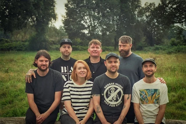 Los Campesinos! revela balanço financeiro de turnê norte-americana com 10 shows esgotados