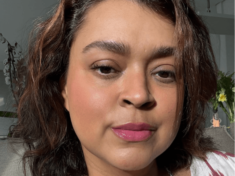 Amiga revela troca de mensagens entre Preta Gil e atriz de “Hacks” em aplicativo de paquera